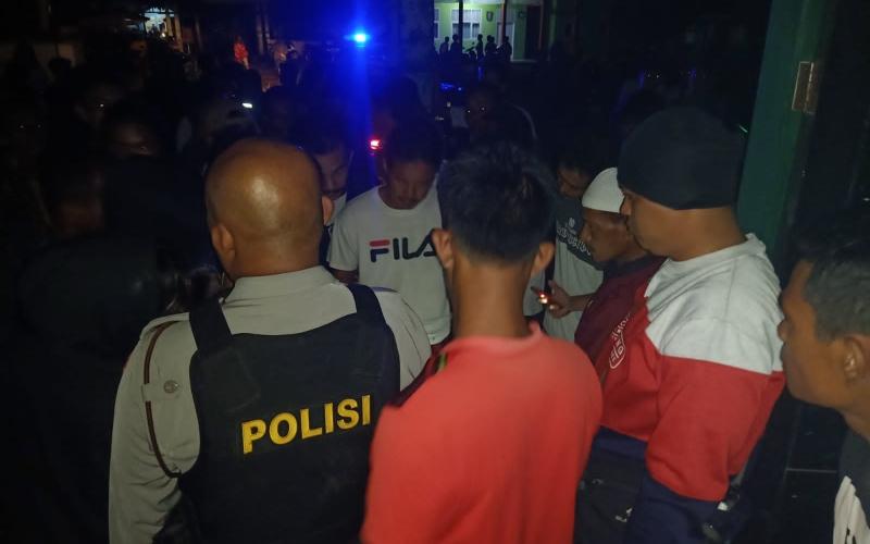 Oknum Kakon karang Sari, Digerebek Warga Bersama Pasangan Selingkuh