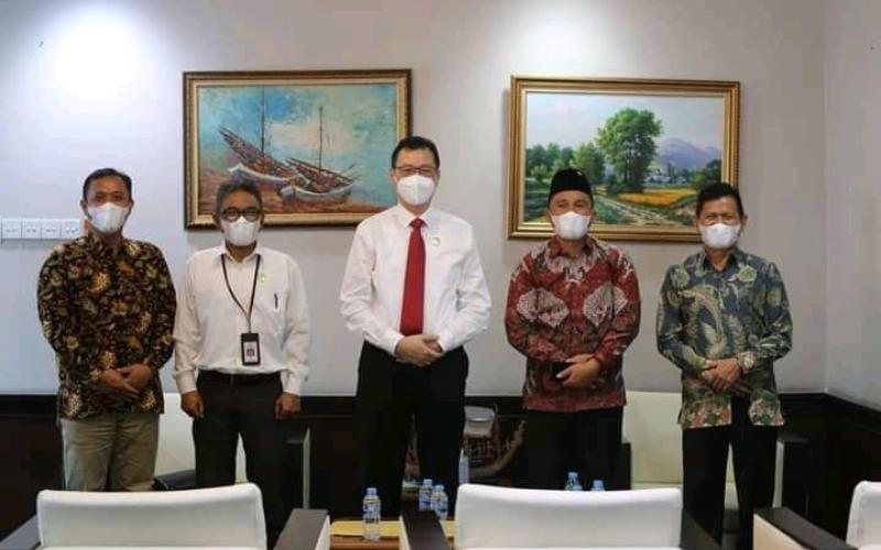 Bupati Lambar Melakukan Audiensi Untuk Menilai Perkembangan Implementasi SAKIP, RB dan ZI