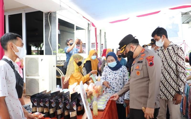 Staf Ahli Panglima TNI, Mayjend Budi Pramono dan Kapolres Kendal Hadiri Pembukaan Festival UMKM-IKM Kendal 2021 