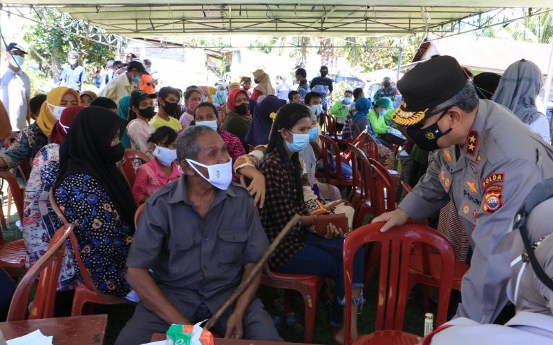 Kapolda Bengkulu Tinjau Serbuan Vaksinasi di Seluma