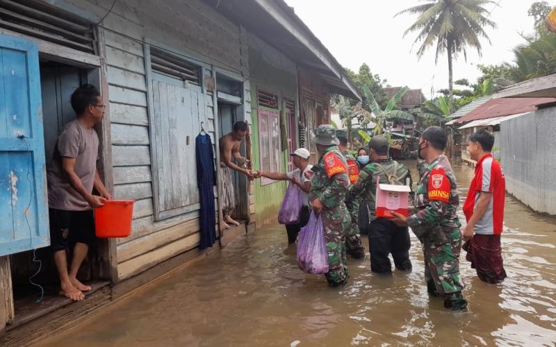 Salurkan Logistik Kepada Warga Terdampak Banjir