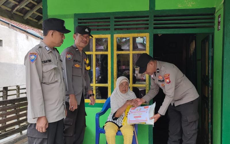 Polsek Kaur Selatan Salurkan Bantuan kepada Pengidap Stroke di Muara Tetap