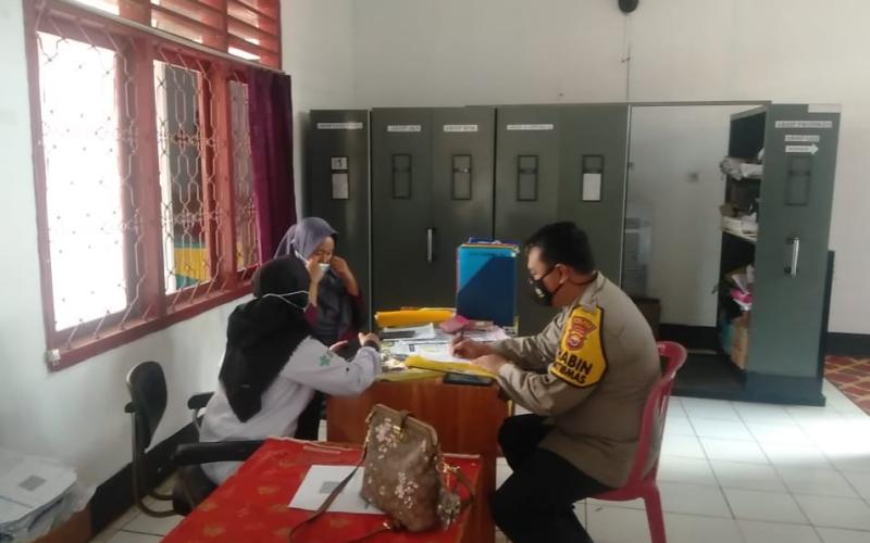 Bhabinkamtibmas Air Besi Sambang ke Puskesmas Dalam Rangka Penanggulangan Stunting