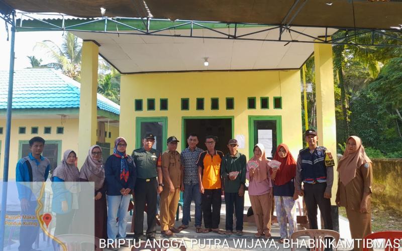 Bhabinkamtibmas Polsek Maje Hadiri Kegiatan Pembagian BLT DD Tahun 2023 di Desa Sumber Harapan