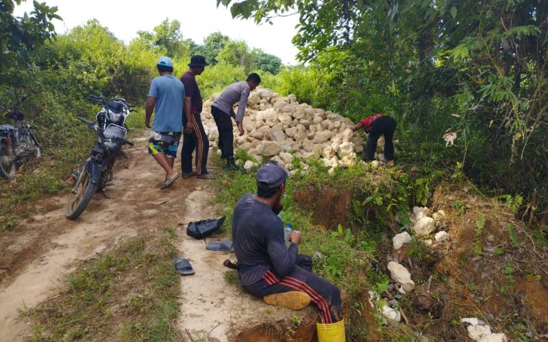 Polisi RW Polsek Enggano Cek lokasi Rawan Longsor di Desa Binaannya
