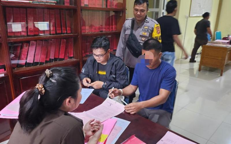 Sat Reskrim Polres BS Serahkan Pelaku Pencurian Ke Jaksa