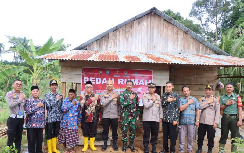Dalam Rangka HUT Bhayangkara Ke-77, Polres Kaur Lakasankan Kegiatan Bedah Rumah 