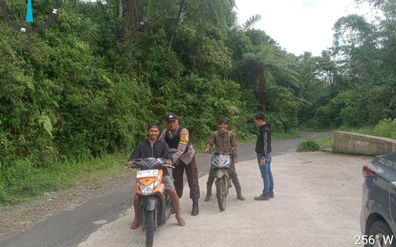 Antisipasi Aksi Kejahatan, Polsek Sindang Kelingi Lakukan Pemeriksaan Terhadap Pengendara