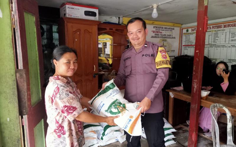 https://www.lensabengkulu.com/bhabinkamtibmas-polsek-rimbo-pengadang-hadiri-pembagian-beras-di-desa-talang-baru-i