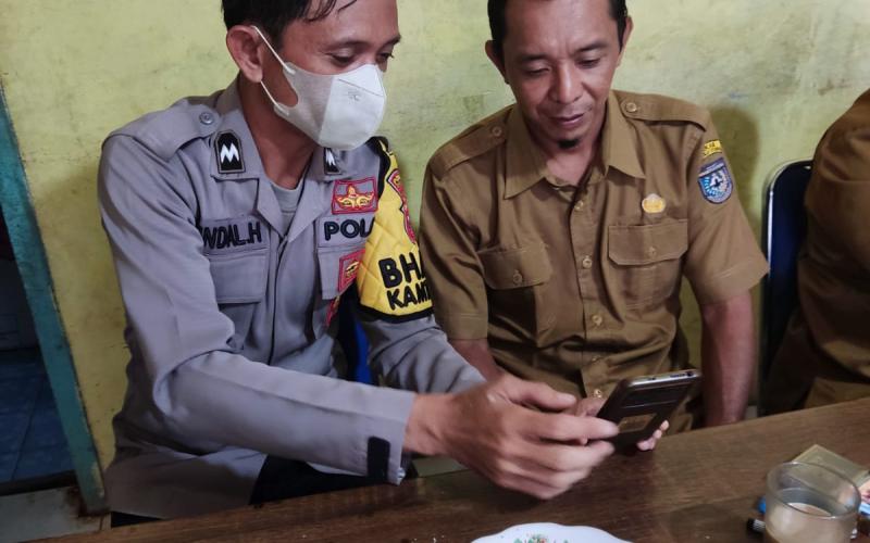 Bhabinkamtibmas Polsek Air Besi Sosialisasikan Aplikasi Polri Super APP 