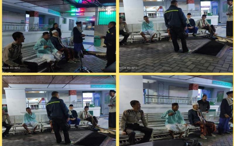 Ciptakan Rasa Aman, Polsek Teluk Segara Gelar Pengamanan Kegiatan Salat Subuh 