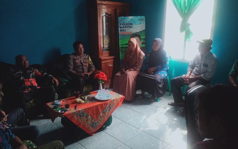 Bhabinkamtibmas Hadiri Rapat Koordinasi Pengurusan dan Laporan Keuangan Bumdes Desa Kualalangi