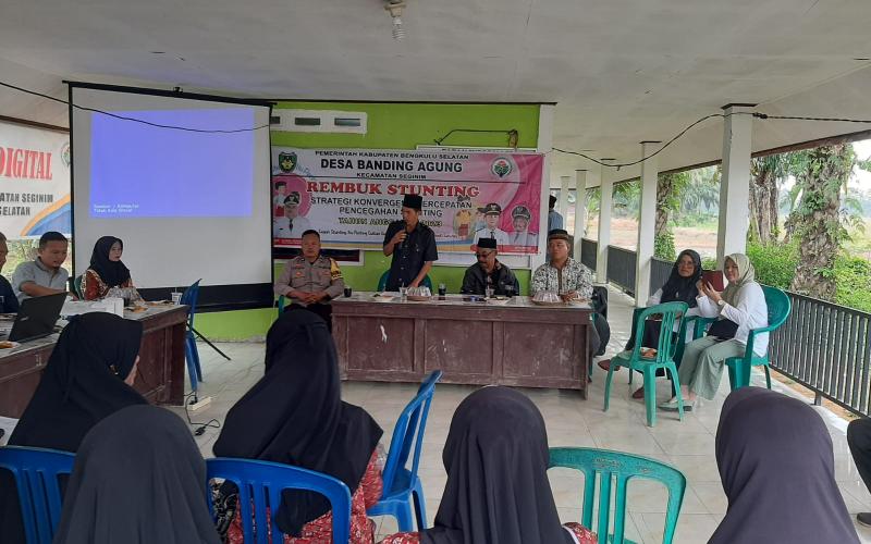Bhabinkamtibmas Hadir Dalam Rembuk Penanganan Stunting Desa Banding Agung Kecamatan Seginim 