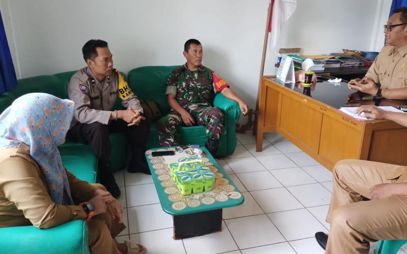 Bhabinkamtibmas Polsek Muara Bangkahulu Rapat Koordinasi Kamtibmas Bersama 3 Pilar Kelurahan 