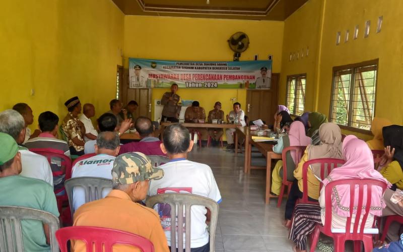 Bhabinkamtibmas Hadiri Kegiatan Musrenbang Desa Tanjung Agung
