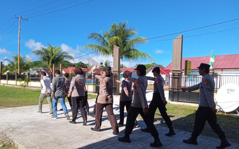 Personel Polsek Enggano Laksanakan Giat Rutin Latihan PBB Setiap Hari Selasa