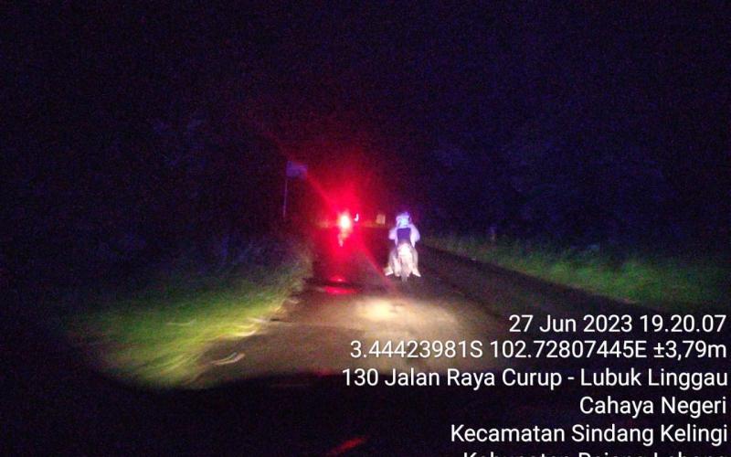Polsek Sindang Kelingi Kembali Beri Pengawalan Pengendara Menuju PUT