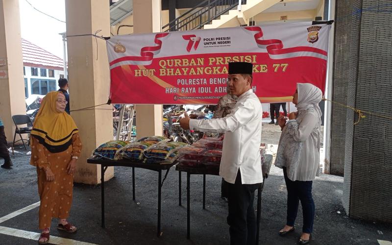 Qurban Presisi, Polresta Bengkulu Bagikan 385 Paket Daging Kurban Kepada Masyarakat