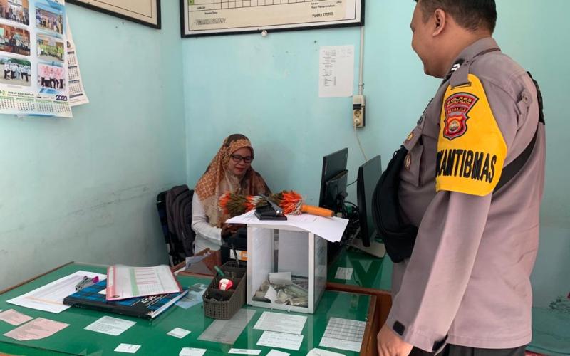 Mewujudkan Kamtibmas yang Kondusif, Bhabinkamtibmas Polsek Pino, Sambangi Pemdes Padang Lebar  