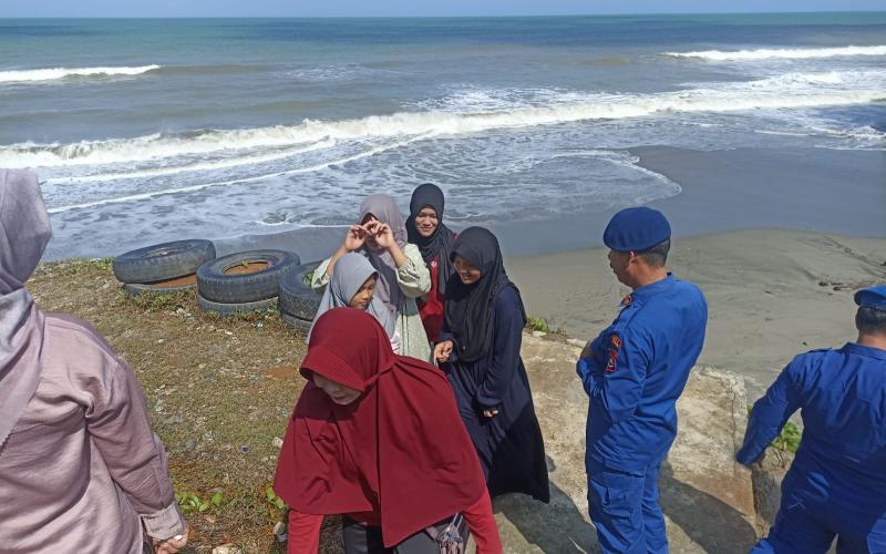 Sambang Dialogis, Sat Polairud Imbau Wisatawan untuk Tidak Mandi Ditepi Pantai