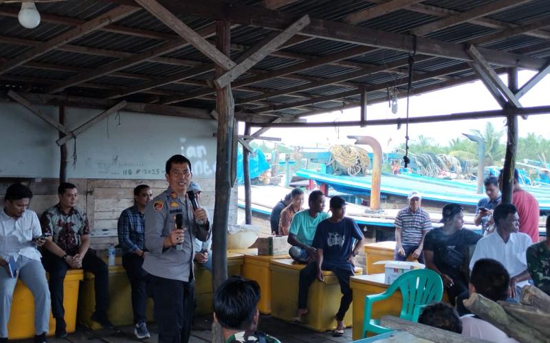 Polsek Melayu Gelar Jumat Curhat Bersama Nelayan 