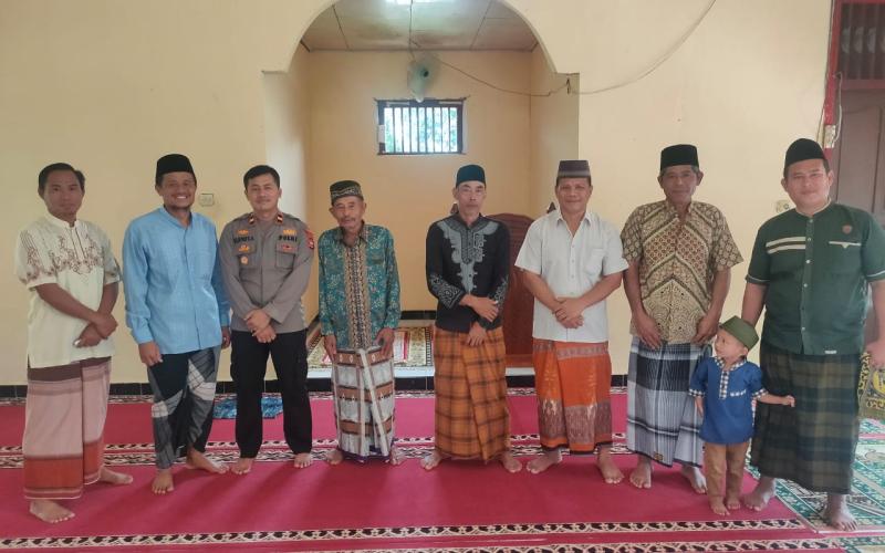Kapolsek Kaur Utara Gelar Safari Jumat di Masjid Mujahidin Desa Pancur Negara