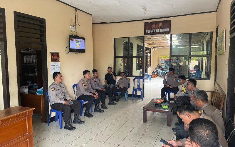 Pimpin Anev Mingguan, Kapolsek Ketahun Berikan Arahan dan Semangat Untuk Anggota