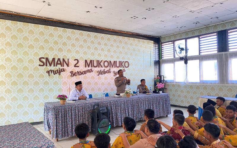 Polsek Mukomuko Selatan Gelar Penyuluhan Bahaya Narkoba di SMAN 2 Mukomuko