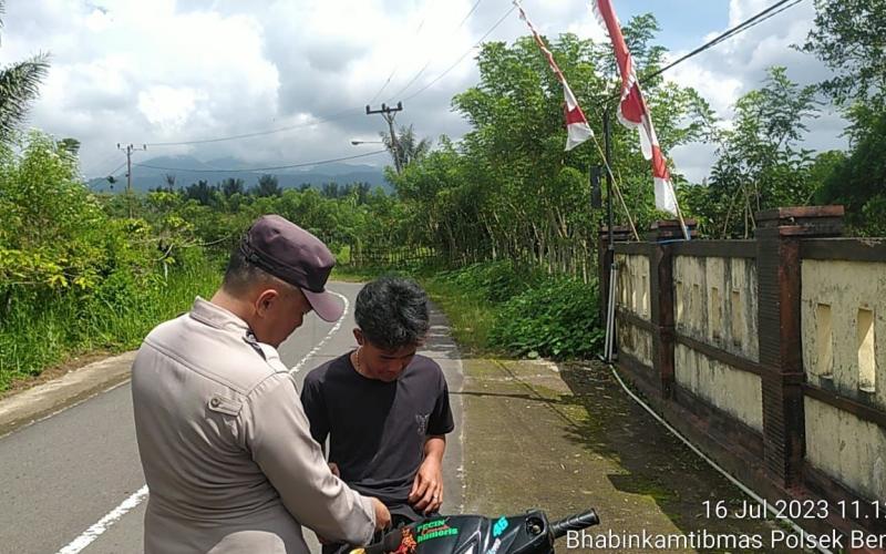 Polsek Sindang Dataran Himbau Pengendara Tertib Lantas
