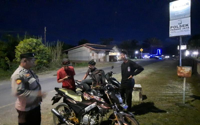 Polsek Padang Jaya Tingkatkan Patroli Dialogis dan Imbauan Kamseltibcar
