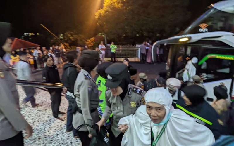 62 Personel Polres Rejang Lebong Diturunkan Dalam Pengamanan Kedatangan Kepulanagan Jamaah Haji Kabupaten RL