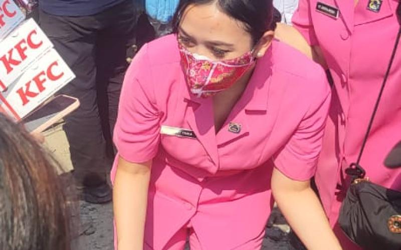 Ibu-ibu Bhayangkari Sambangi Lokasi Penampungan Pengungsi Korban Kebakaran di Penjaringan Jakut
