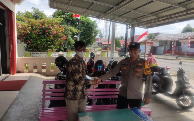 Bhabinkamtibmas Polsek Kota Manna Berburu Pengguna Android, Sosialisasikan Aplikasi Super APP Polri 