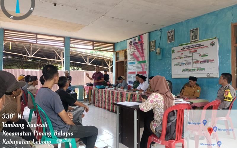 Bhabinkamtibmas Brigpol Mezen Prabudio Hadiri Kegiatan Musdes di Desa Tambang Saweak