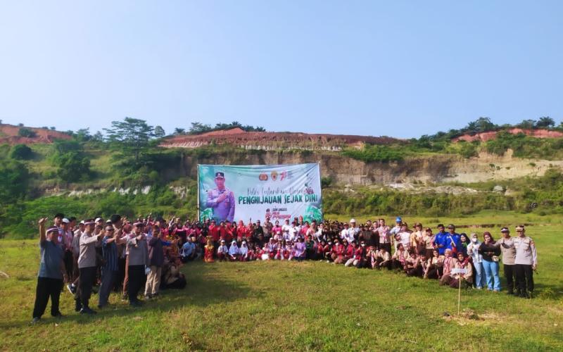 Polsek Ketahun Bersama Polres Bengkulu Utara Lakukan Penghijauan Sejak Dini di Desa Gunung Payung 