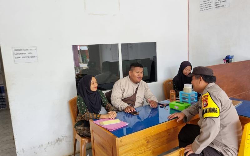 Sambangi Warga, Bhabinkatibmas Ajak Masyarakat untuk Bekerjasama Menjaga Harkamtibmas