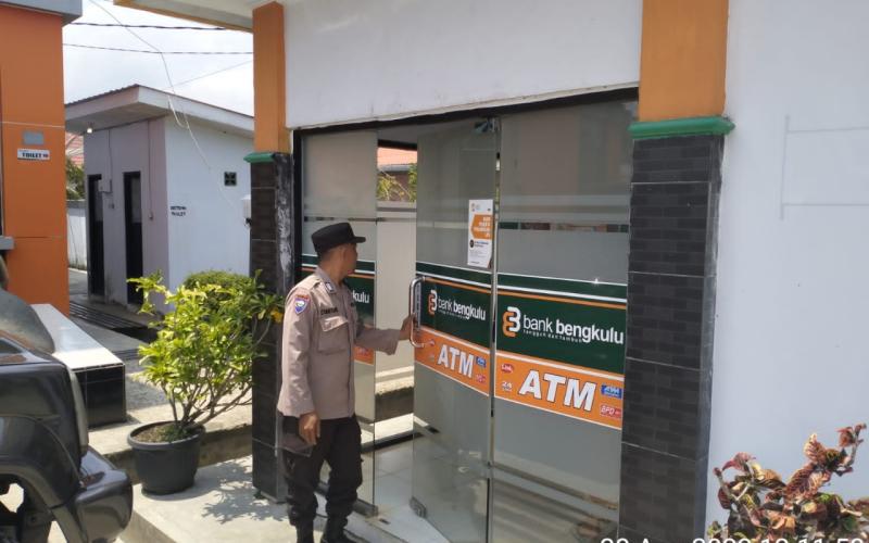 Patroli Keiling di Wilkum, Bhabinkamtibmas Polsek Kaur Selatan Sampaikan Pesan Kamtibmas