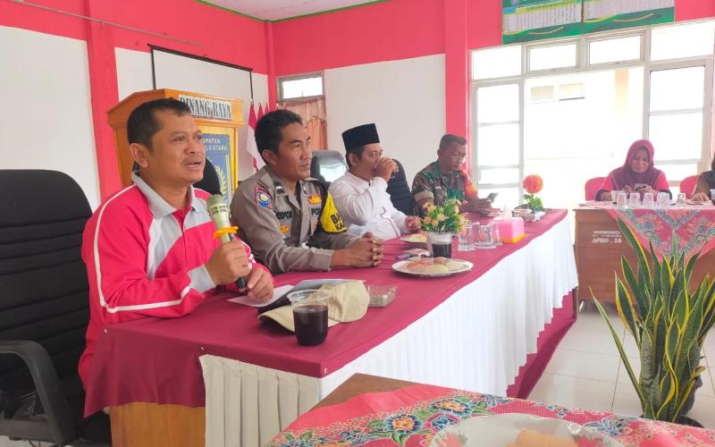 Bhabinkamtibmas Polsek Ketahun Hadiri Rapat Pembubaran Panitia HUT Kemerdekaan RI Ke 78 Tingkat Kecamatan