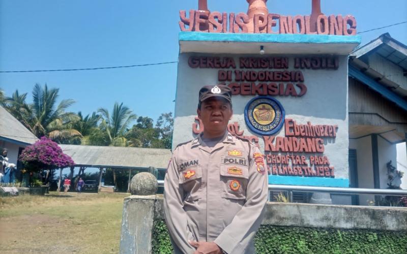 Polsek Air Besi Laksanakan Pengamanan Ibadah Minggu di Gereja Desa Tebing Kandang