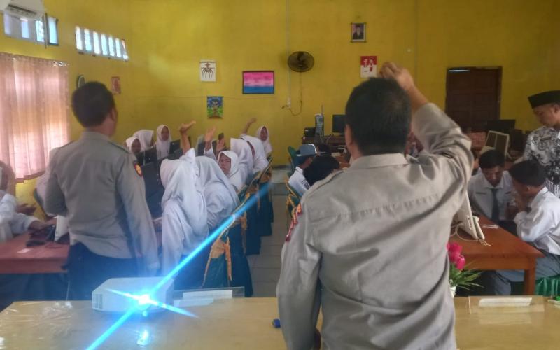 Police Go To School di SMAN 05 Kaur, Polsek Maje Sampaikan Pesan-Pesan Kamtibmas 