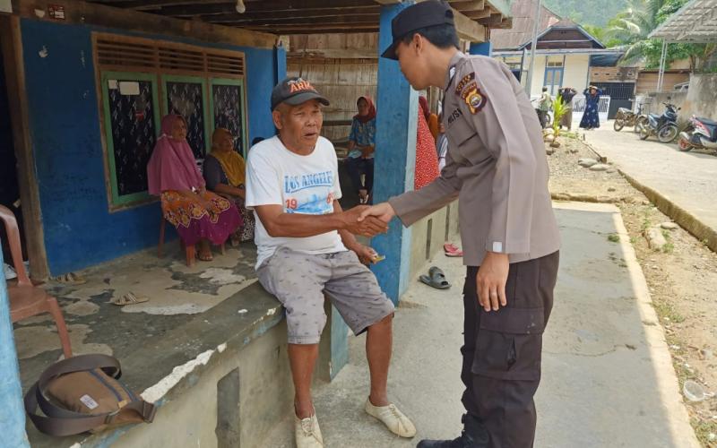 Jaga Sitkamtibmas Kondusif, Bhabinkamtibmas Polsek Muara Sahung Gelar Patroli 
