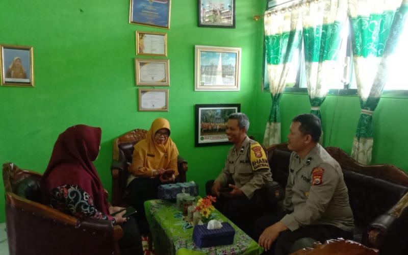 Personel Polsek Ketahun Gencar Sosialisasikan Polri Super App Kepada Warga