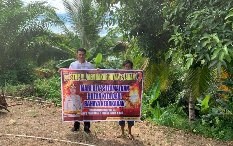 Cegah Terjadinya Kebakaran Lahan, Polisi Berikan Sosialisasi Karhutla kepada Warga