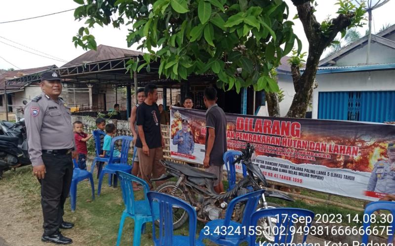 Personel Polsek Kotapadang Imbau Warga Cegah Karhutla