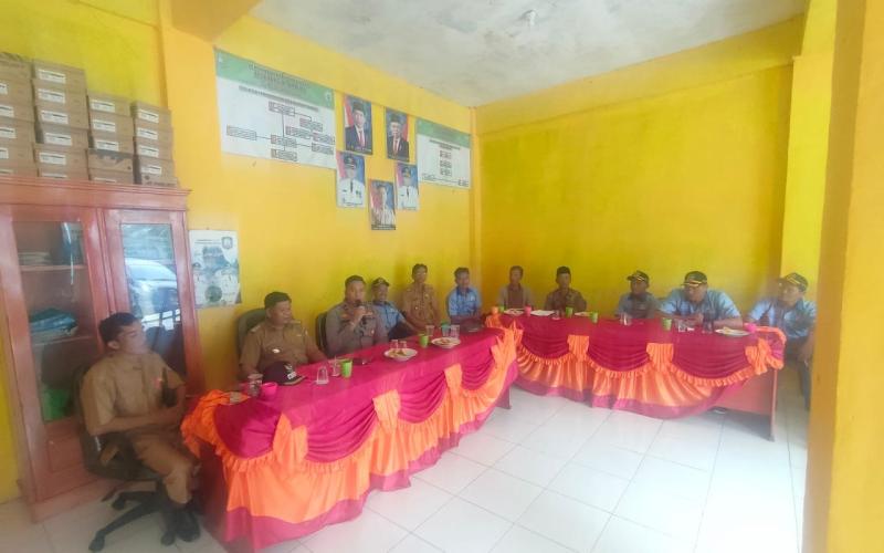 Polsek Padang Guci Hulu Hadiri Deklarasi Damai Pemilihan Kades Serentak Tahun 2023 di Desa Bungin Tambun I 