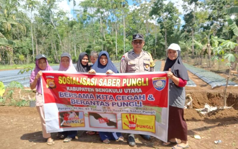 Bhabinkamtibmas Polsek Padang Jaya Sosialisasi Saber Pungli 