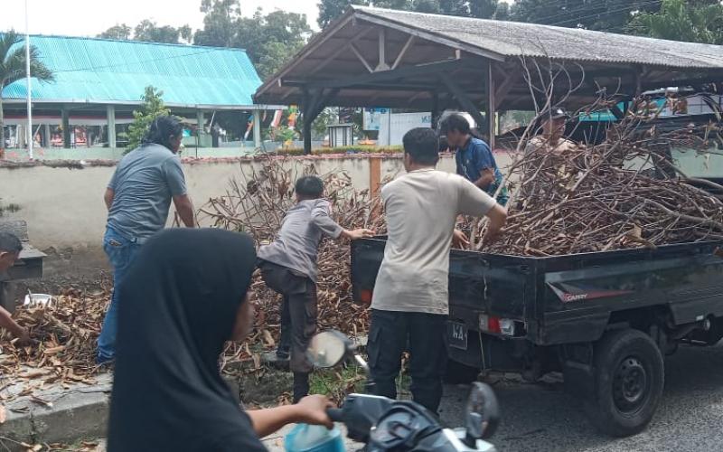 Polsek Kaur Selatan Gelar Kebersihan Lingkungan di Seputaran Mako