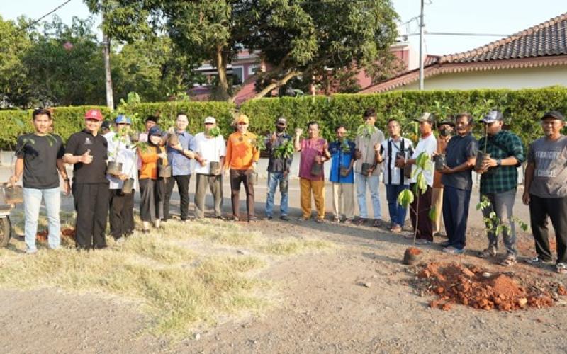 Tim Pengmas SKSG UI Sosialisasi Aksi Penghijauan Bersama Masyarakat Rorotan Cilincing pada Program Smart Green 2023