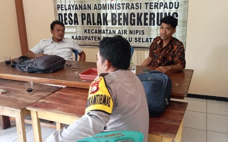 Tingkatkan Kesadaran Pentingnya Keamanan Lingkungan, Bhabinkamtibmas Polsek Seginim Sambang Dialogis