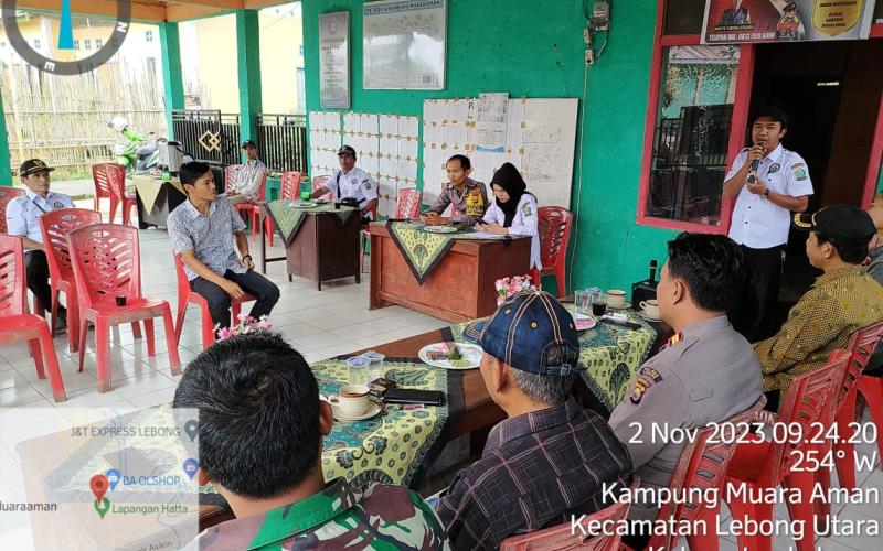 Bhabinkamtibmas Polsek Lebong Utara Hadiri Monev Tahap II di Desa Kampung Muara Aman